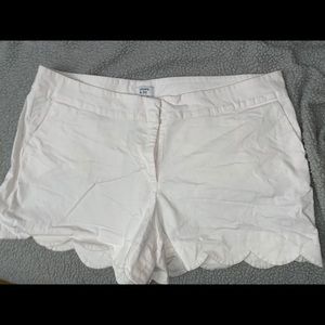 CROWN & IVY SHORTS SIZE 16 - SCALLOP